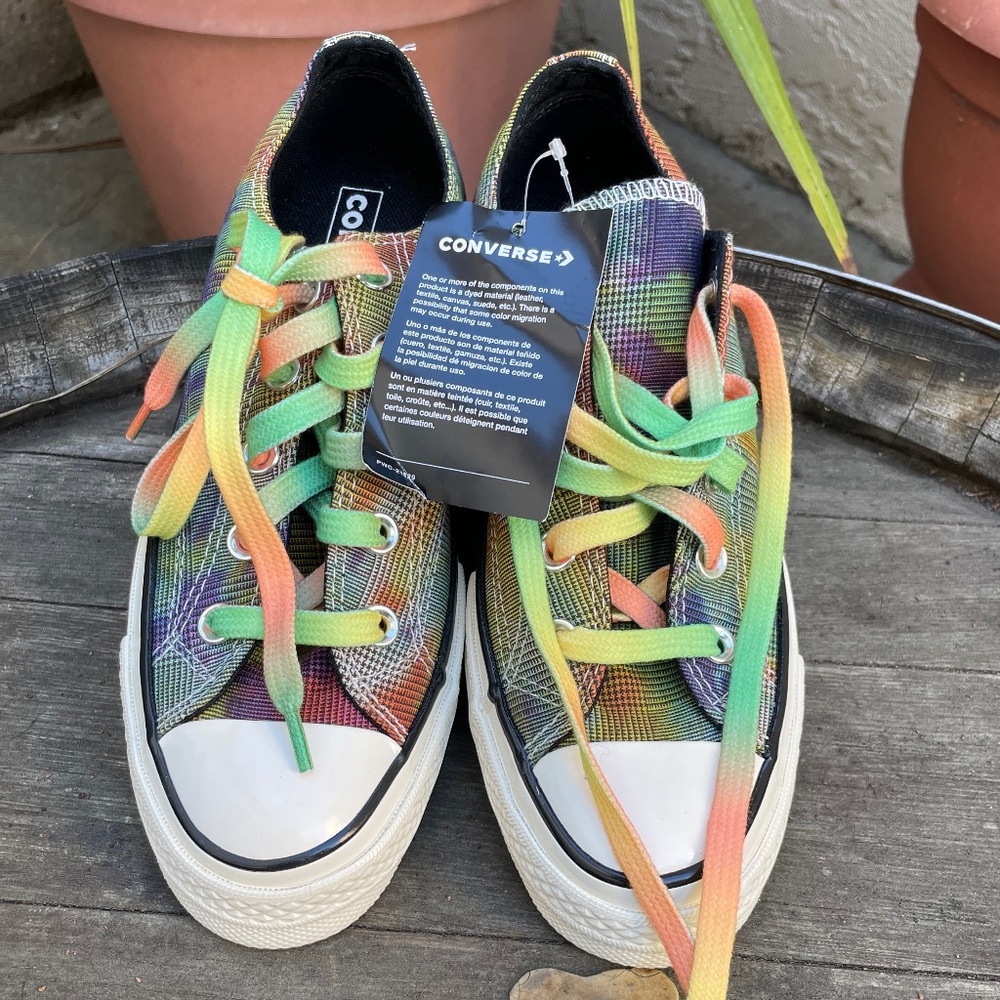 CONVERSE ALLSTARS NWT  sixe 6